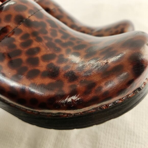 Dansko Cheetah Patent Leather Print Women’s Slip On Clogs Size 38 Nursing Shoes - Picture 13 of 14